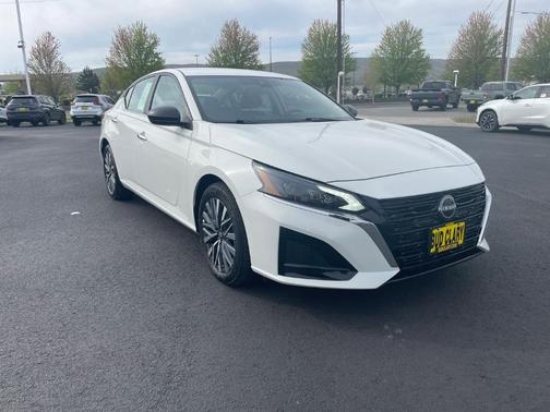 Glacier White 2025 Nissan Altima SV