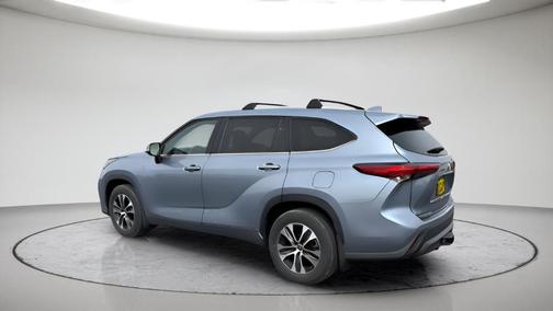 Blue 2022 Toyota Highlander XLE