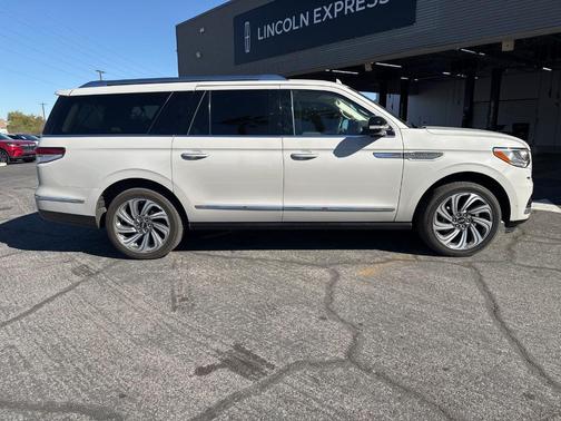 2023 Lincoln Navigator L Reserve