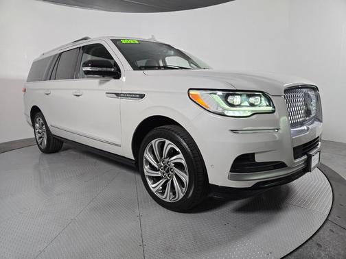 Pearl Metallic 2023 Lincoln Navigator L Reserve
