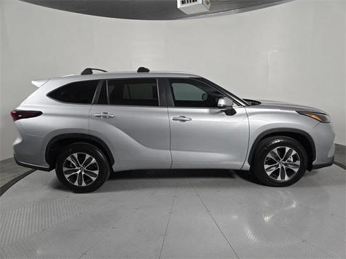 2024 Toyota Highlander Hybrid XLE