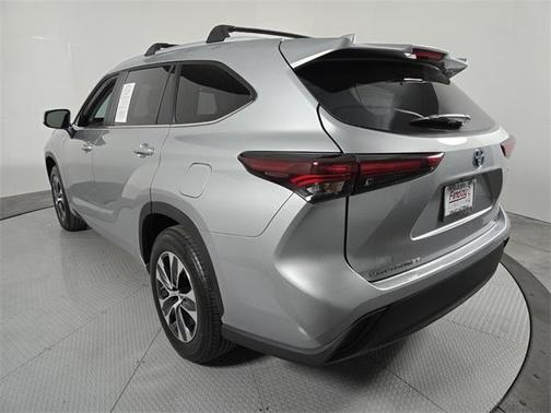 2024 Toyota Highlander Hybrid XLE