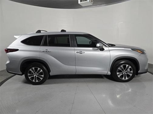 2024 Toyota Highlander Hybrid XLE