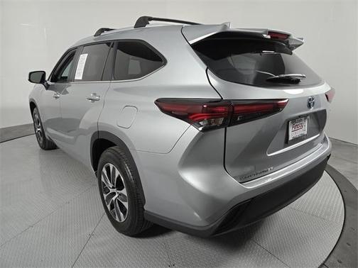 2024 Toyota Highlander Hybrid XLE