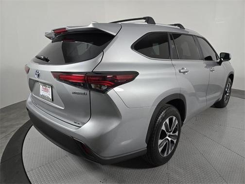 2024 Toyota Highlander Hybrid XLE