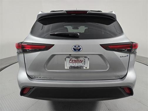 2024 Toyota Highlander Hybrid XLE