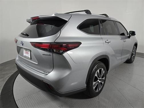 2024 Toyota Highlander Hybrid XLE
