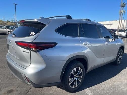 2024 Toyota Highlander Hybrid XLE