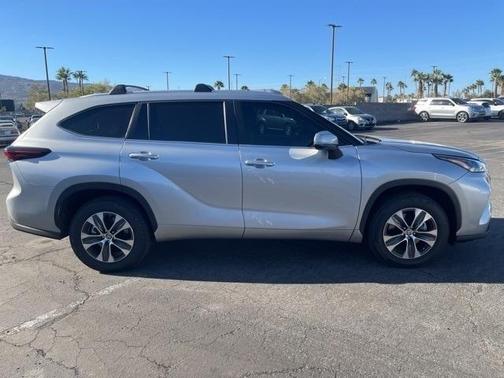 2024 Toyota Highlander Hybrid XLE