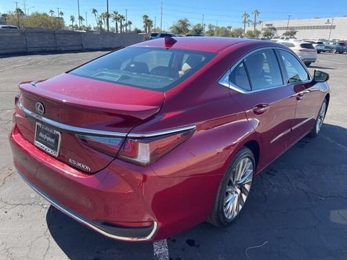2023 Lexus ES 300h Luxury