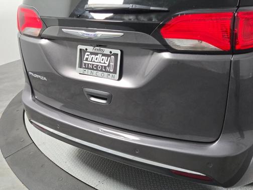 Granite Crystal Clearcoat Metallic 2019 Chrysler Pacifica Touring Plus