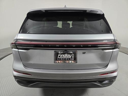 Silver Radiance Metallic 2026 Lincoln Nautilus Premiere
