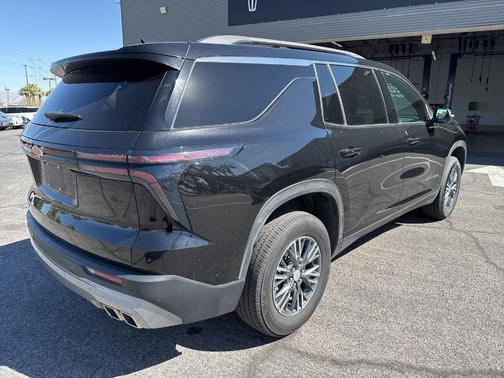 Mosaic Black Metallic 2025 Chevrolet Traverse LT