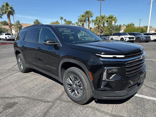 Mosaic Black Metallic 2025 Chevrolet Traverse LT