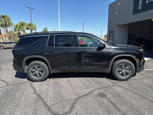 Mosaic Black Metallic 2025 Chevrolet Traverse LT