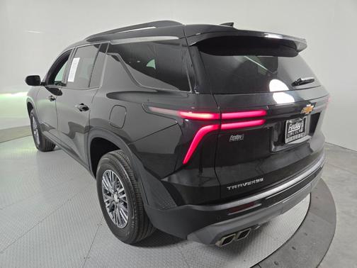 Mosaic Black Metallic 2025 Chevrolet Traverse LT