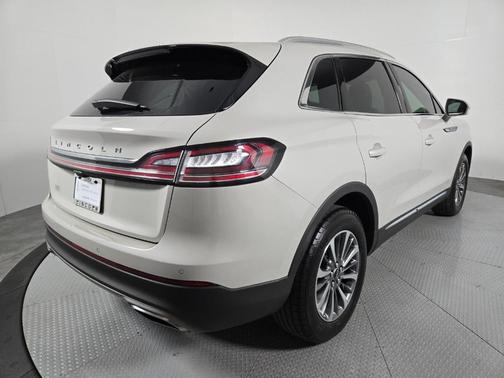 Ceramic Pearl Metallic Tinted Clearcoat 2022 Lincoln Nautilus Standard