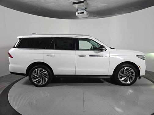 White Metallic 2026 Lincoln Navigator Premiere
