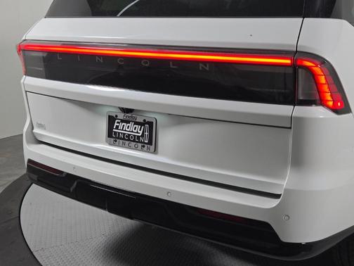 White Metallic 2026 Lincoln Navigator Reserve