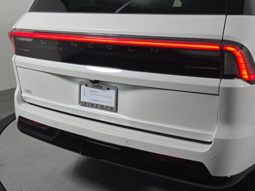 Pristine White 2026 Lincoln Navigator Reserve
