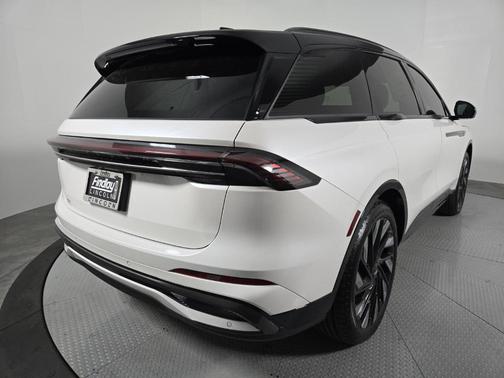 White Platinum Clearcoat Metallic 2026 Lincoln Nautilus Reserve
