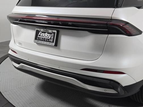 White Platinum Clearcoat Metallic 2026 Lincoln Nautilus Reserve