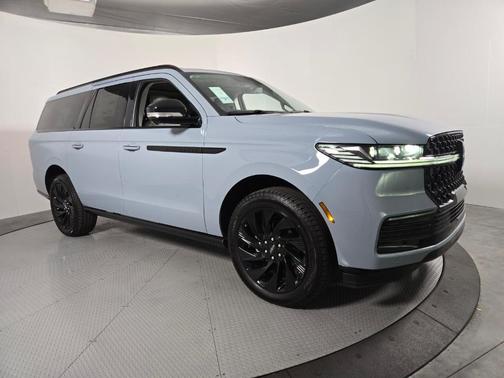 Gray Mist Metallic 2026 Lincoln Navigator L Reserve