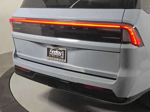 Gray Mist Metallic 2026 Lincoln Navigator L Reserve