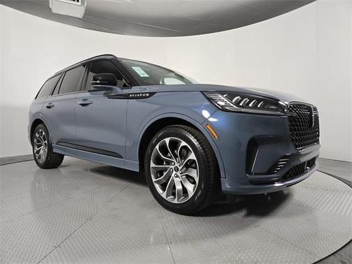 Whisper White 2026 Lincoln Aviator Premiere