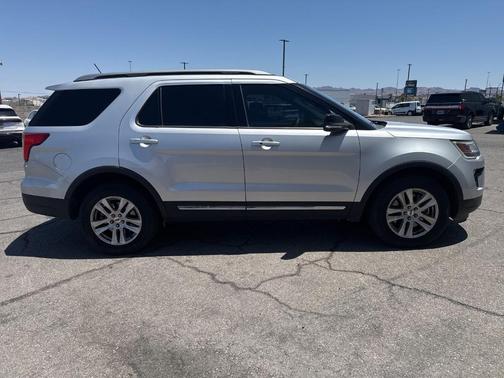 Ingot Silver Metallic 2018 Ford Explorer XLT