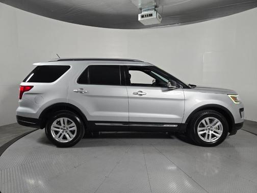 Ingot Silver Metallic 2018 Ford Explorer XLT