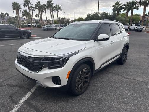 Snow White Pearl 2024 Kia Seltos SX