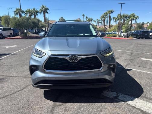Moon Dust 2022 Toyota Highlander Limited