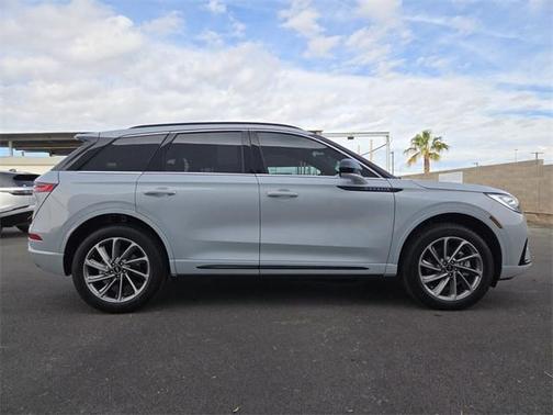 Crystal White Metallic 2026 Lincoln Corsair Grand Touring