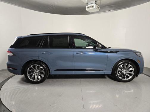 Blue Metallic 2026 Lincoln Aviator Premiere