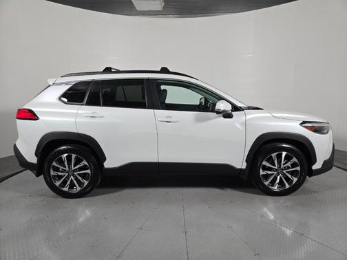 Wind Chill Pearl 2023 Toyota Corolla Cross XLE