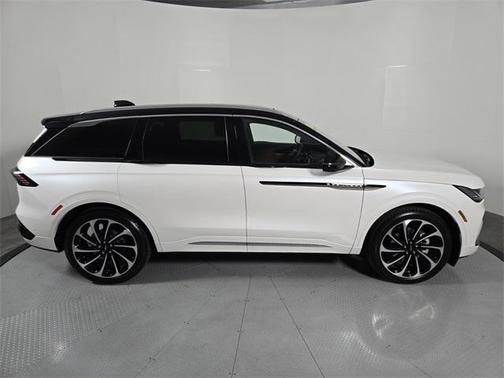 2024 Lincoln Nautilus Black Label