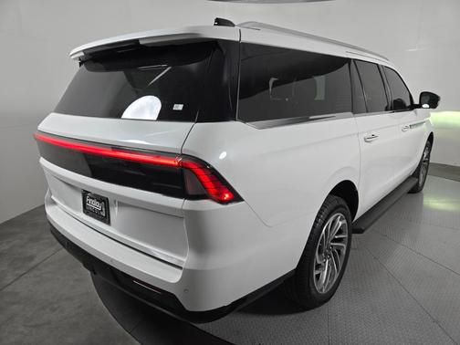 Star White 2026 Lincoln Navigator L Premiere