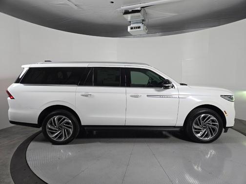 White Metallic 2026 Lincoln Navigator L Premiere