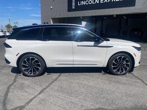 2024 Lincoln Nautilus Black Label