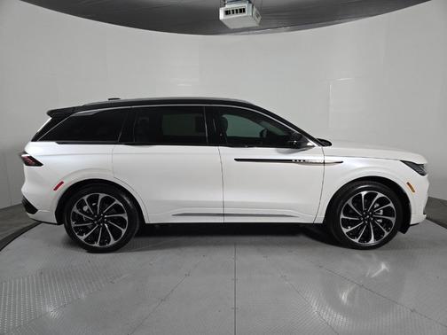 2024 Lincoln Nautilus Black Label