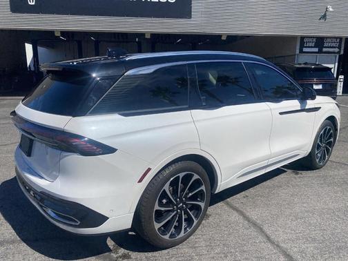 2024 Lincoln Nautilus Black Label