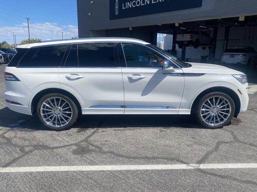 Pristine White 2020 Lincoln Aviator Black Label AWD