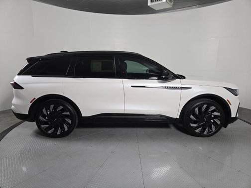 White Platinum Clearcoat Metallic 2026 Lincoln Nautilus Reserve