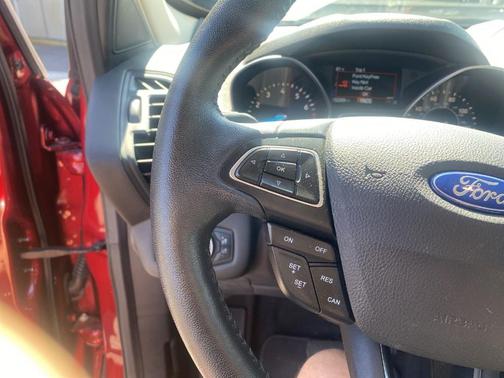 Ruby Red Metallic Tinted Clearcoat 2019 Ford Escape SEL
