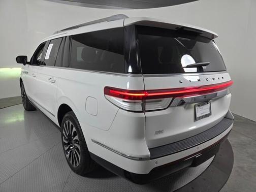 Pristine White 2022 Lincoln Navigator L Black Label