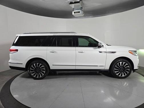 Pristine White 2022 Lincoln Navigator L Black Label