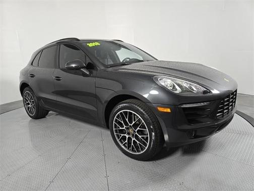2018 Porsche Macan Base (PDK)