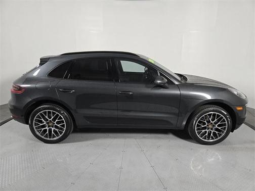 2018 Porsche Macan Base (PDK)