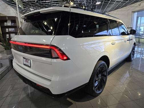 2025 Lincoln Navigator L Reserve